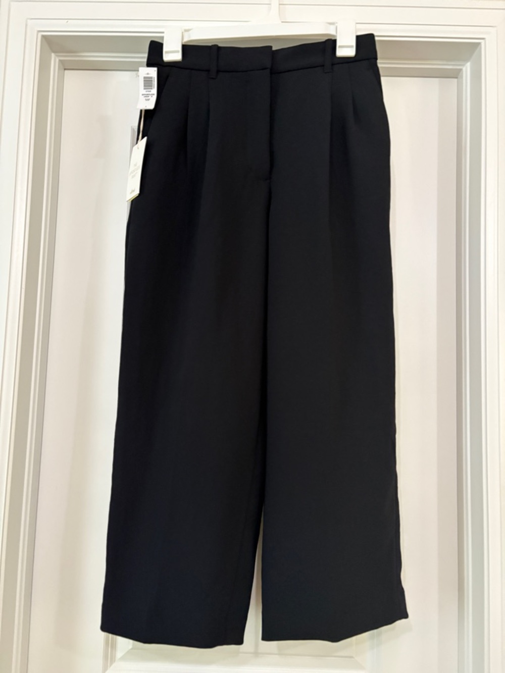 Aritzia Black Cropped Effortless Pants Size 4 NWT